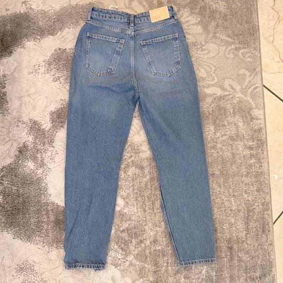 NWOT Zara distressed mom jean - Picture 4 of 4